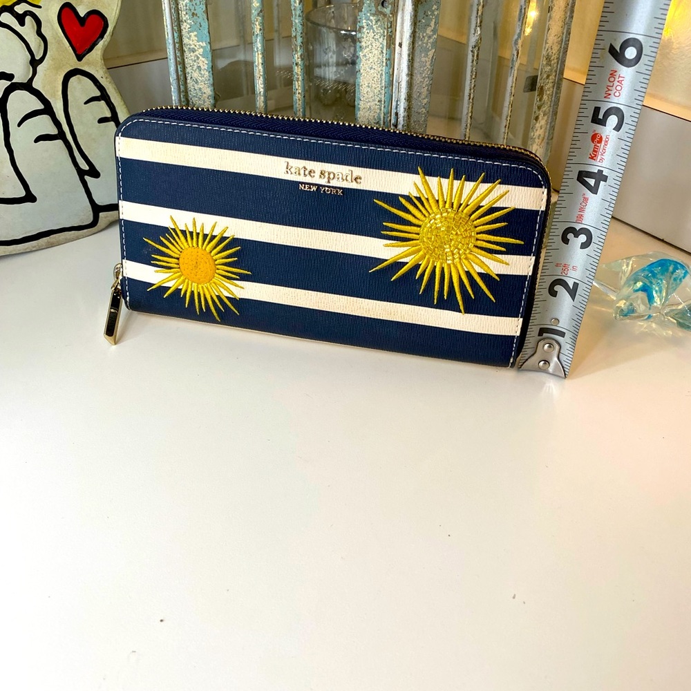 Kate Spade Sunkiss Striped Zip Around Wallet EUC - Picture 2 of 7